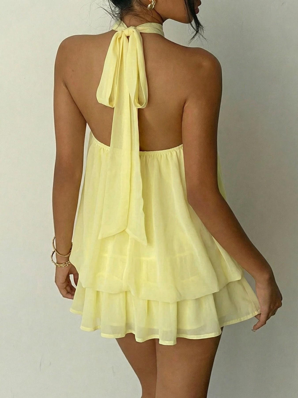 Amelia | Vestido corto fluido con cuello halter