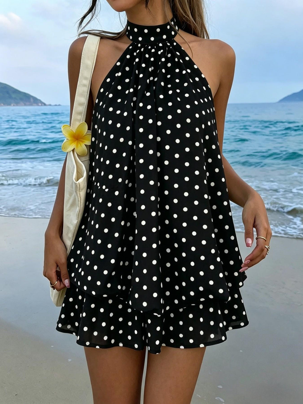 Amelia | Vestido corto fluido con cuello halter