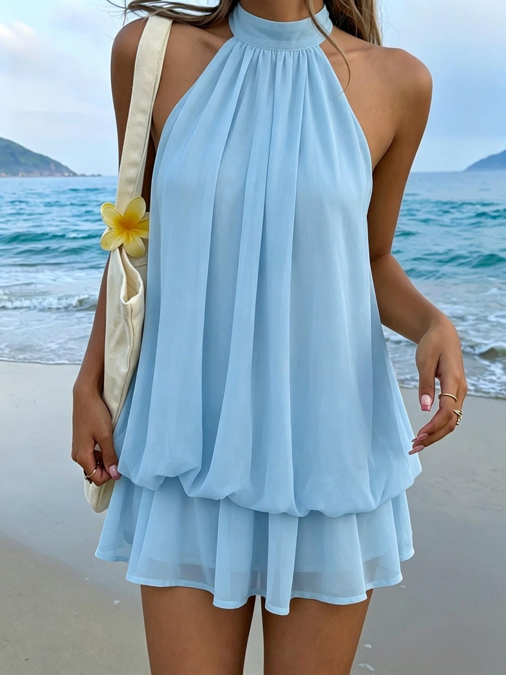 Amelia | Vestido corto fluido con cuello halter