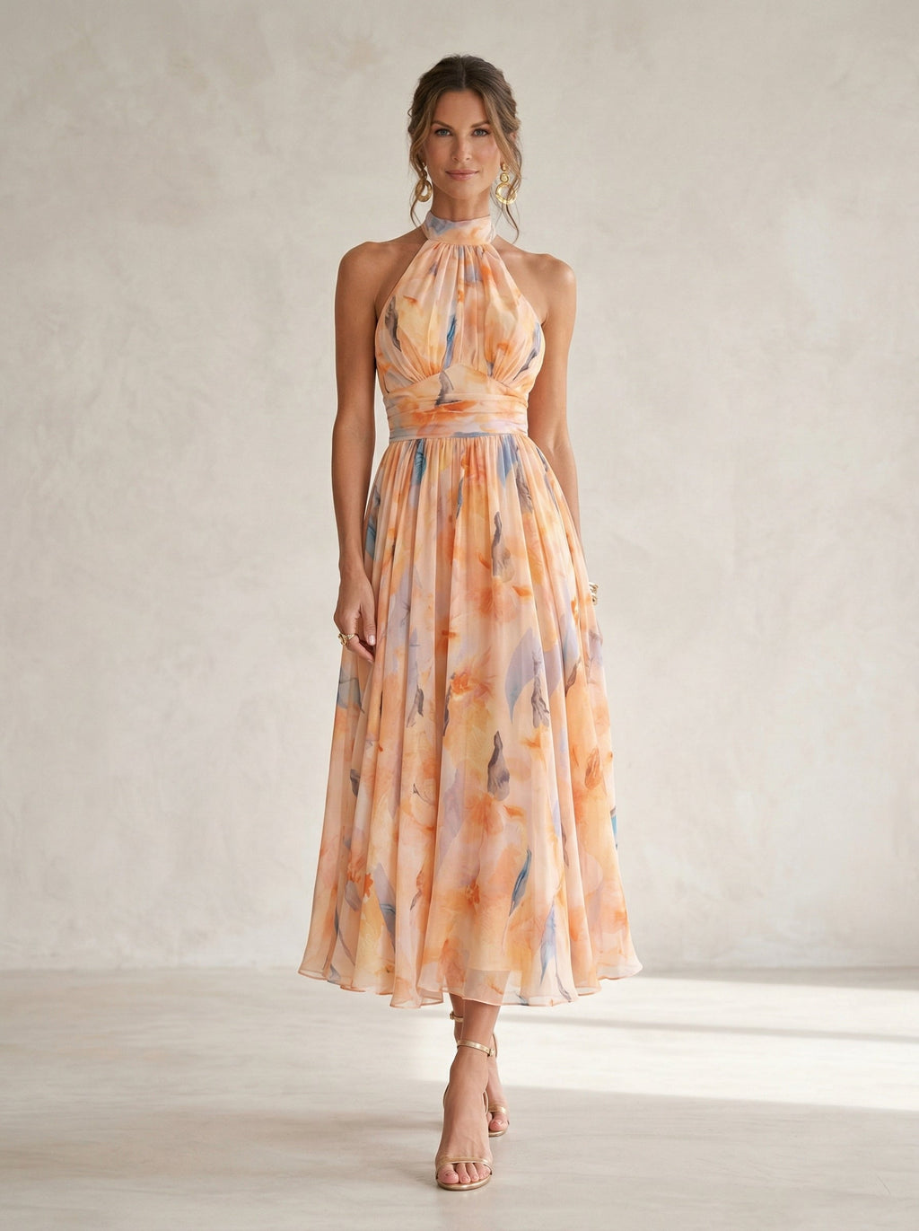 Vestido Esther con cuello halter y estampado de acuarela.