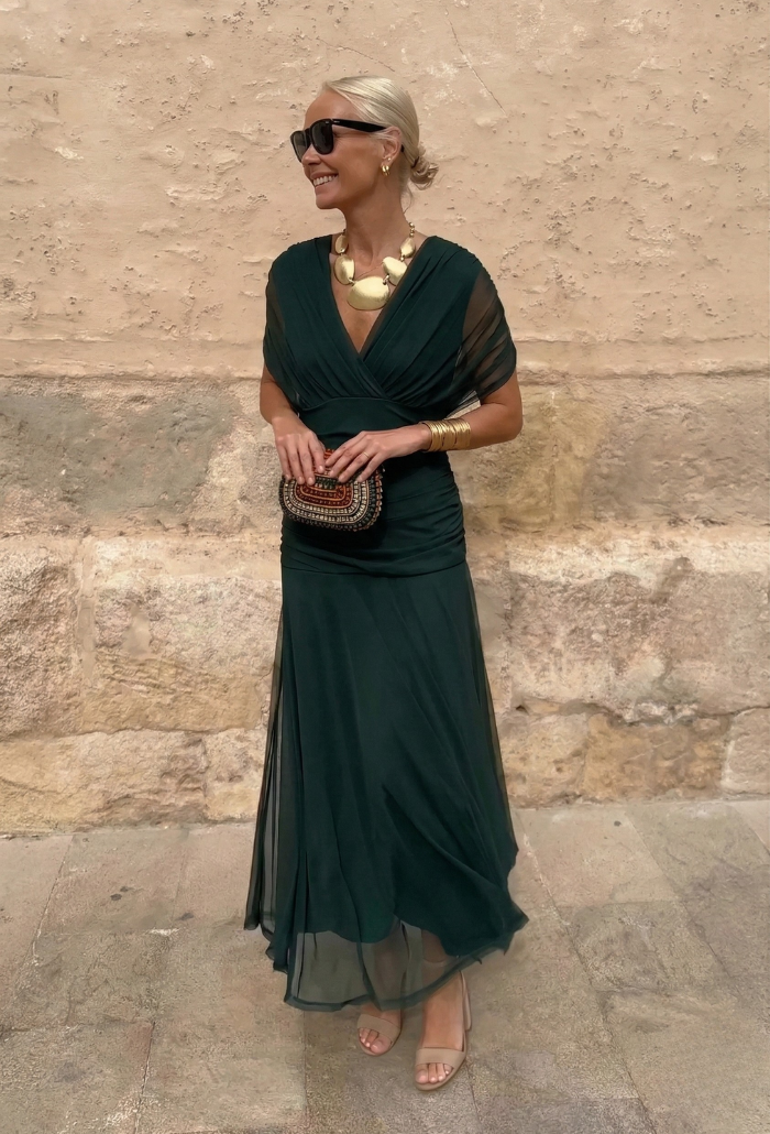 Luisa | Elegante vestido largo con escote en V que realza la silueta